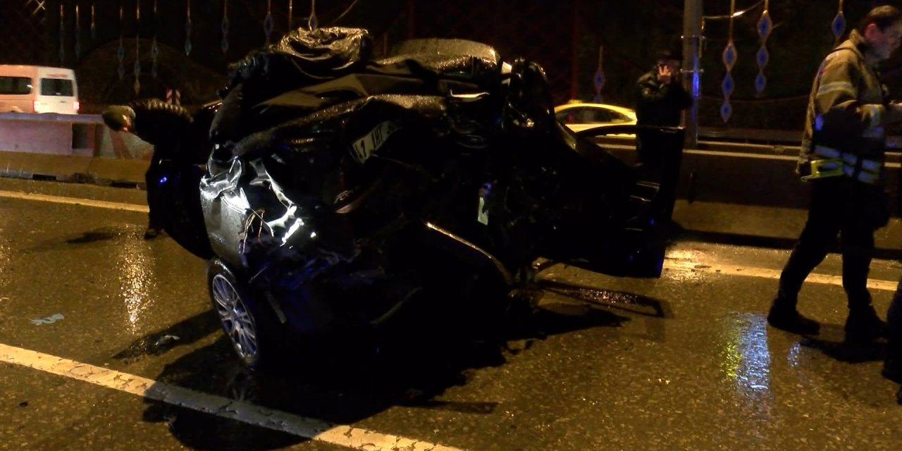 Maltepe D-100 Karayolu'nda Refüje Vuran Otomobile Çarptı: 4 Yaralı