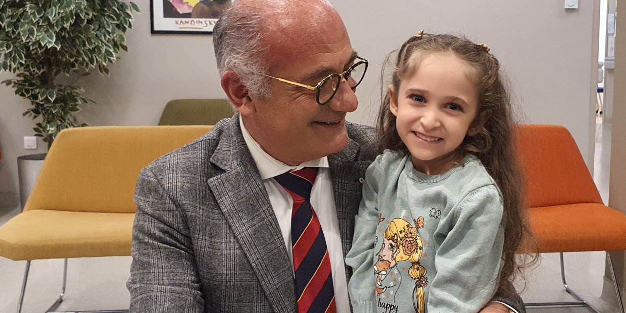 Minik Kalbini 'Söküp' Tümörü Temizleyip Tekrar Yerleştirdiler