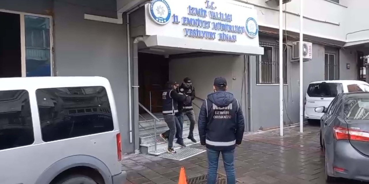 İzmir'de Silah Kaçakçılığı Operasyonunda 2 Tutuklama