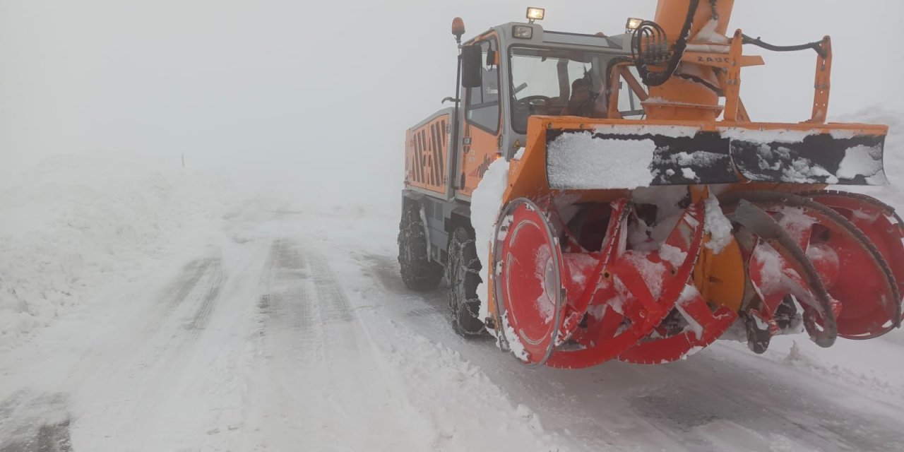 Muş-mutki Yolunda Tipi; Mahsur Kalan 70 Kişi Kurtarıldı