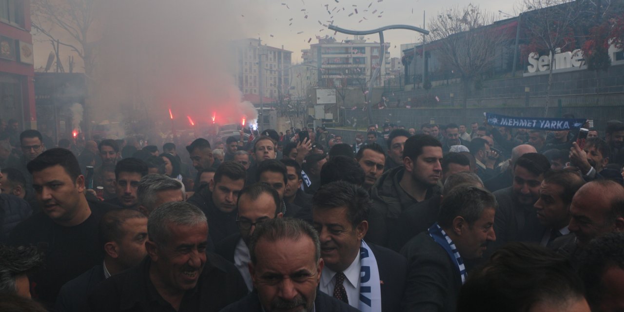 Ak Parti Şırnak Belediye Başkan Adayı Yarka’ya Meşaleli Karşılama