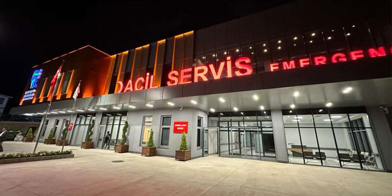 Rize'de Otomobil Yayalara Çarptı 2 Ağır Yaralı