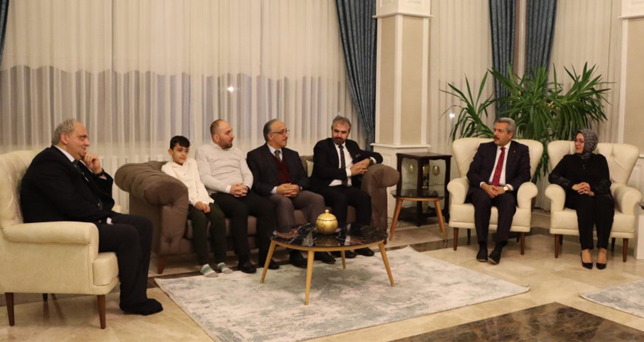 Vali Baydaş ve Eşi Zeyneb Baydaş’tan "Misafirin Var Rize" projesine destek!