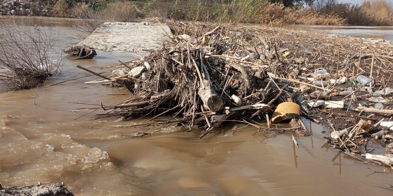 'biriken Atıklar Temizlenmezse Sarıkemer Köprüsü'Nün Yıkılma Tehlikesi Var'