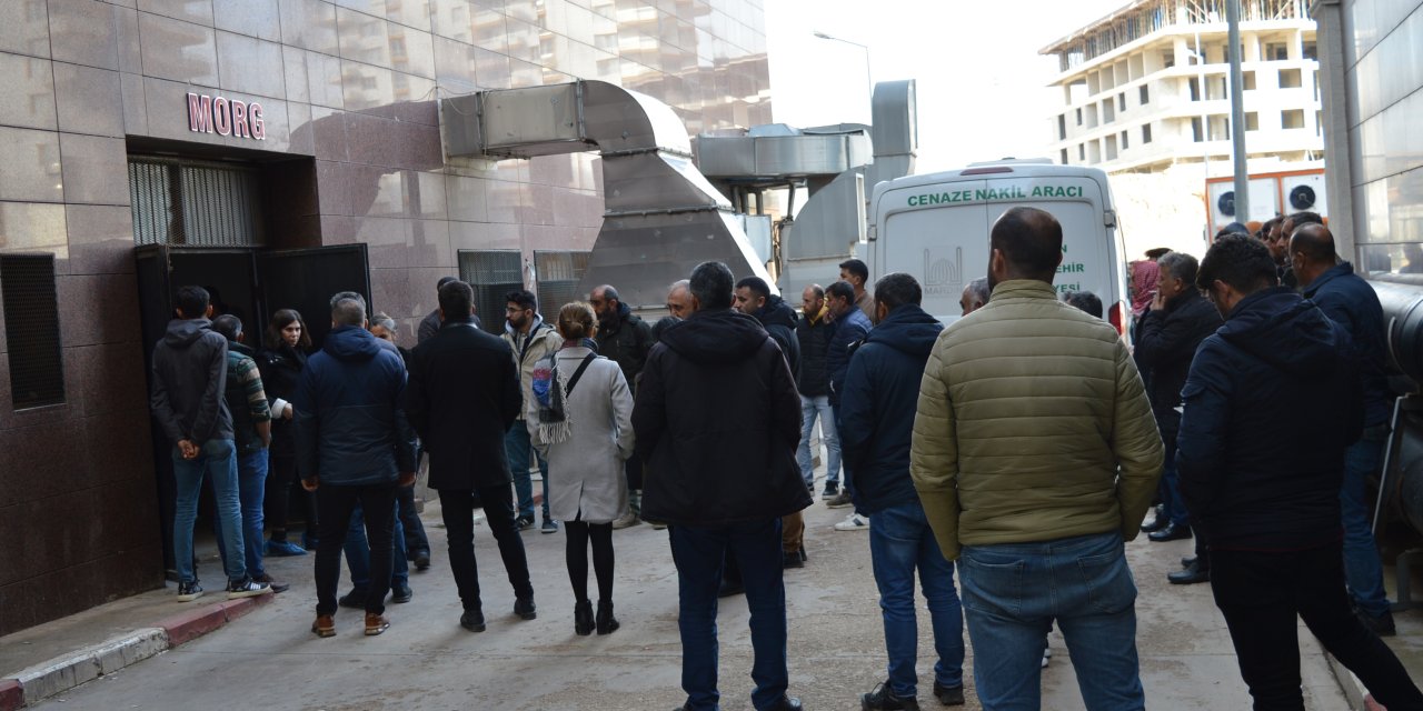 Doğum Yapıp Taburcu Olan Eşini 17 Bıçak Darbesiyle Öldürmüş