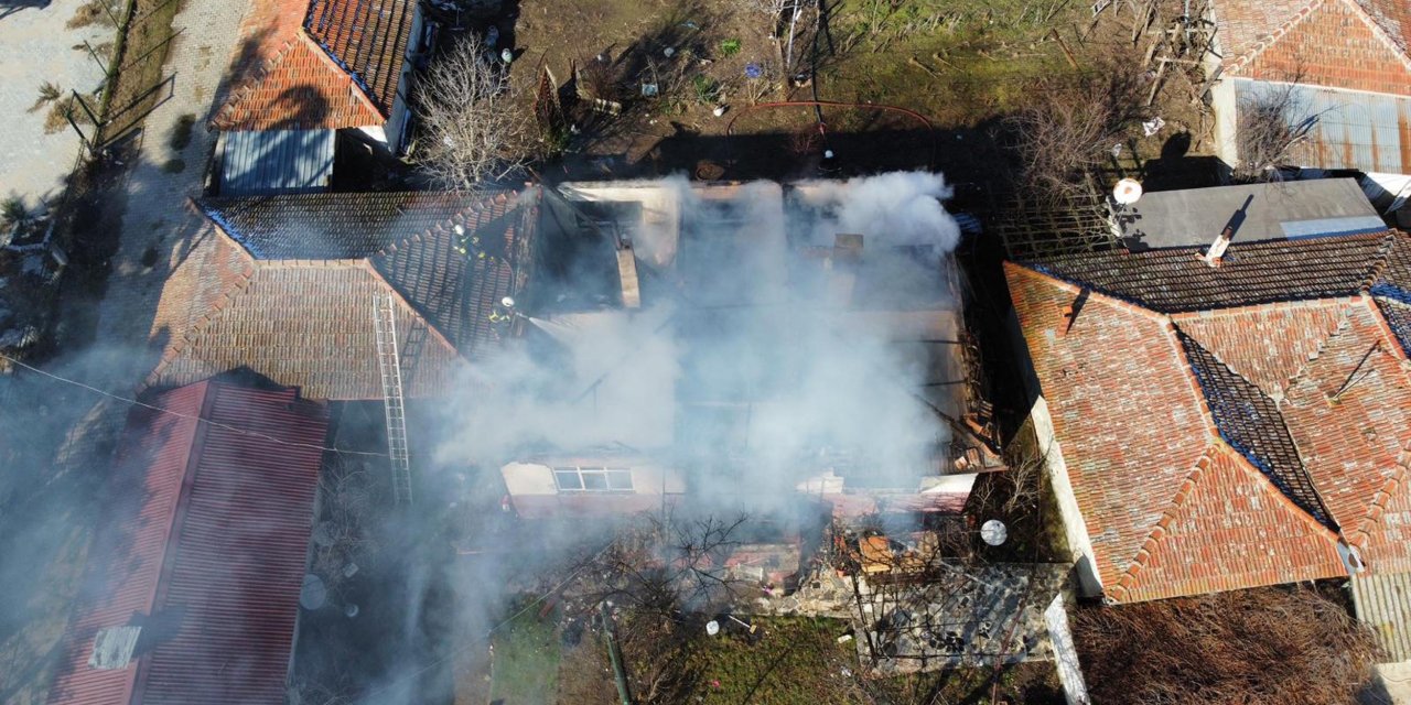 Ocağı Açık Unutup Kent Merkezine Gitti, Evinin Yanışını Ağlayarak İzledi