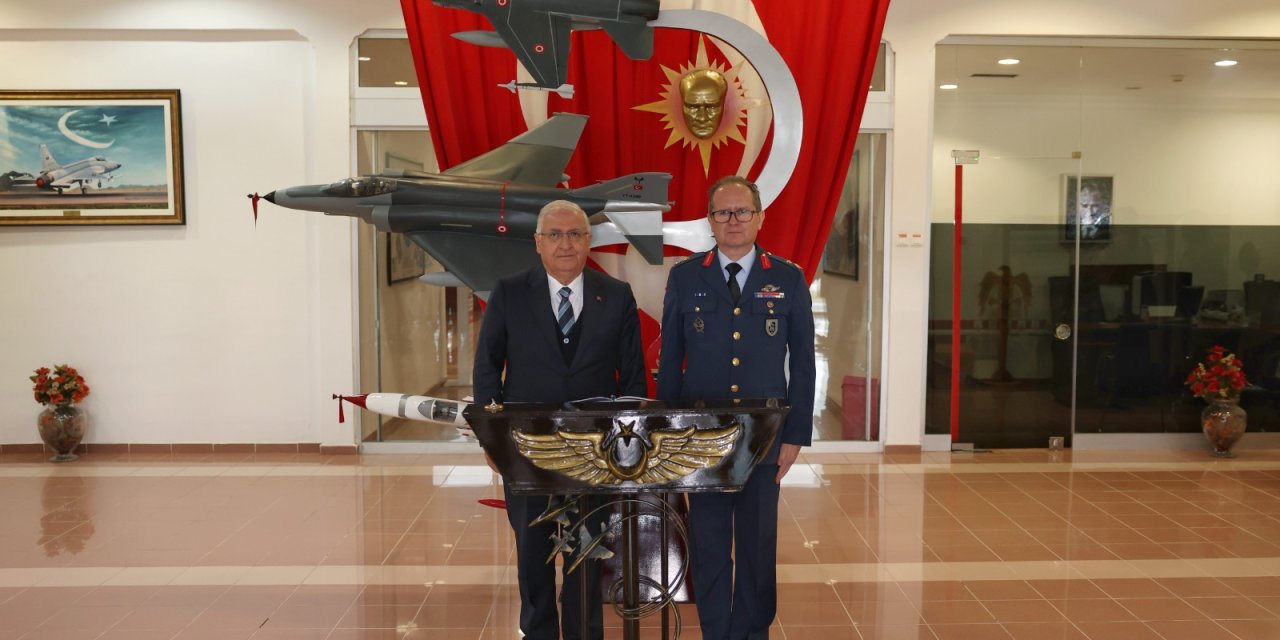 Bakan Güler, 3'üncü Ana Jet Üs Komutanlığı'nda İncelemelerde Bulundu