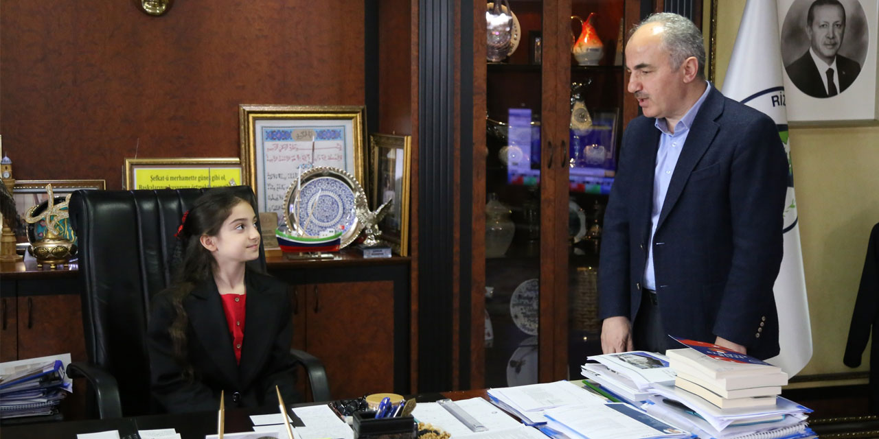 Rize Belediye Başkanı Metin, Koltuğu Devretti