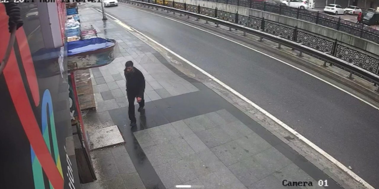 Esenyurt'ta Sokak Sokak Gezen Saldırgan 11 Kişiyi Bıçakladı-1