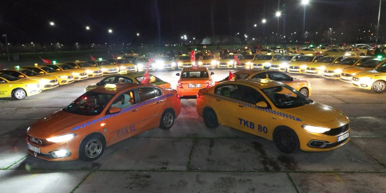 Fatih'te Toplanan Taksiciler Şehitleri Andı