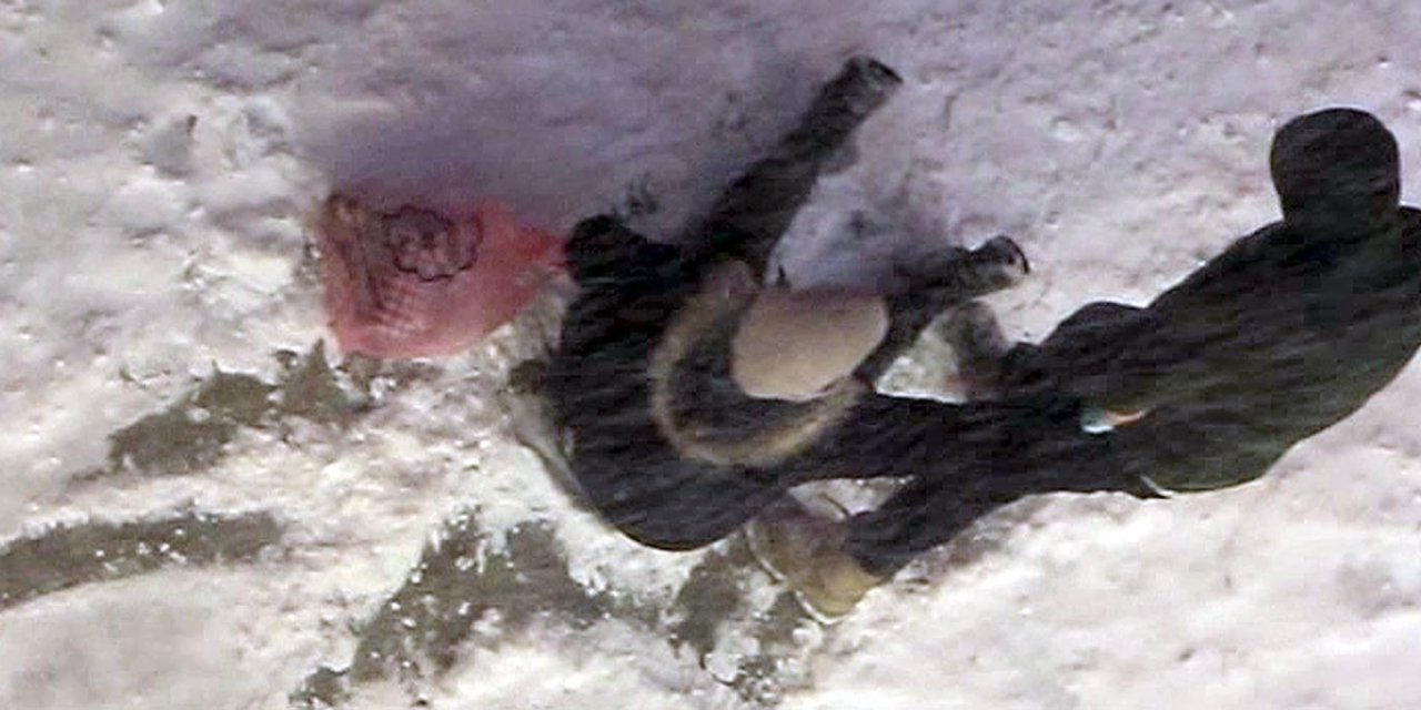 Erzurum'da Cadde Ve Sokaklar Buz Pistine Döndü; Düşen Düşene