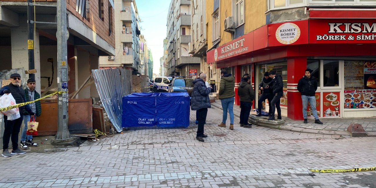 Zeytinburnu'nda Baltalı Dehşet: 1 Ölü, 1 Yaralı