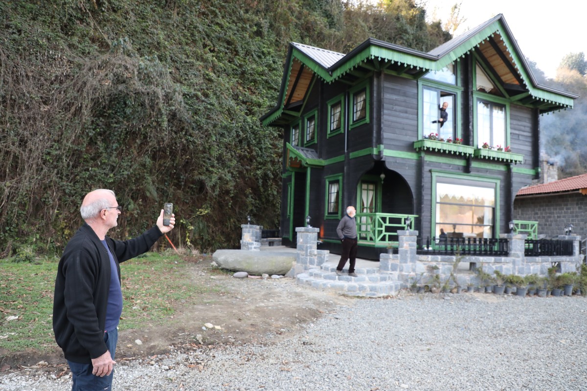 Rizeli girişimci, raylı sistem üzerinde 360 derece dönen ev yaptı