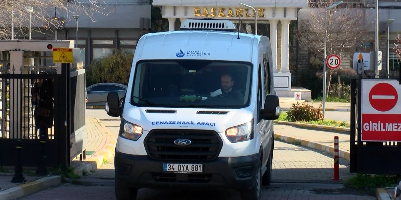 Avcılar'da Çöp Evde Cesedi Bulunan Emekli Öğretmenin Cenazesi Adli Tıp'tan Alındı