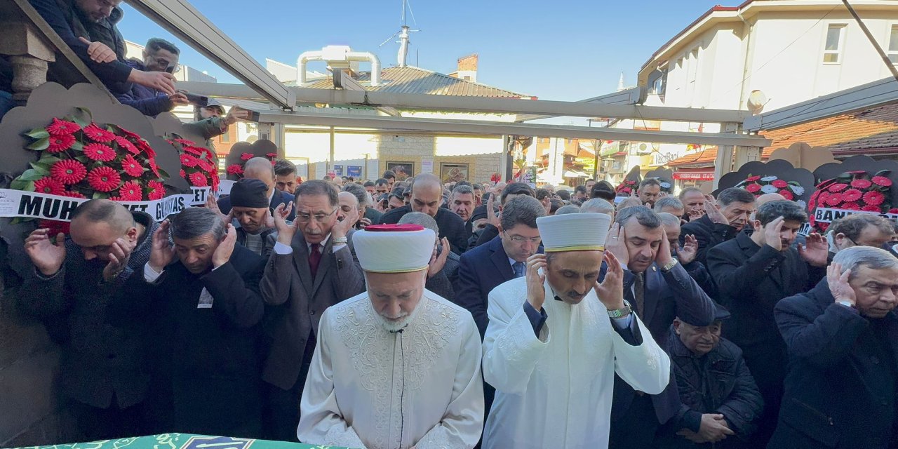 Bakan Tunç, Bartın Belediye Başkanı Fırıncıoğlu'nun Eşinin Cenazesine Katıldı