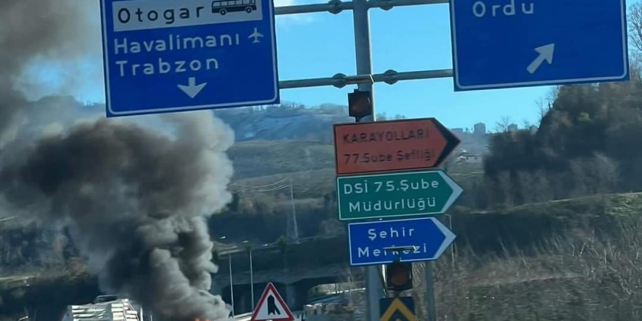 Torununu Hastaneye Götürürken Alev Alan Aracı Yandı