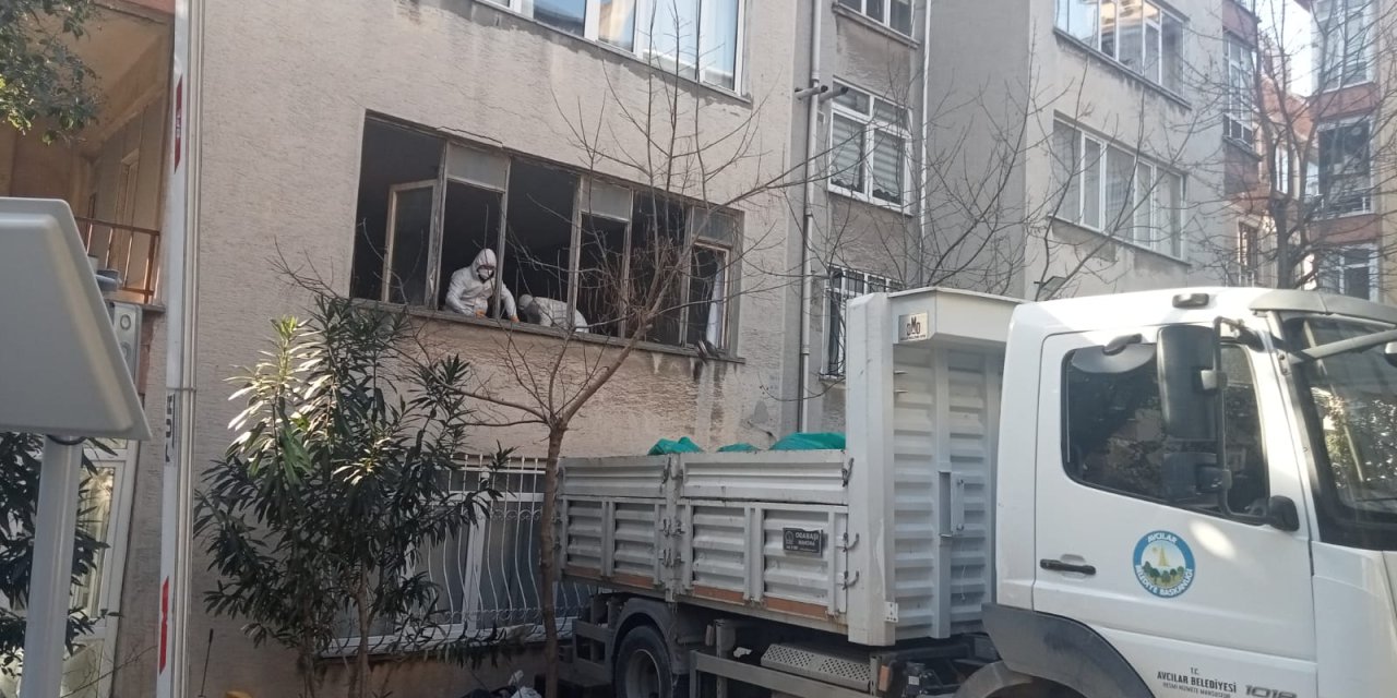 Emekli Öğretmenin Cesedinin Bulunduğu Evden 10 Kamyonet Çöp Çıktı