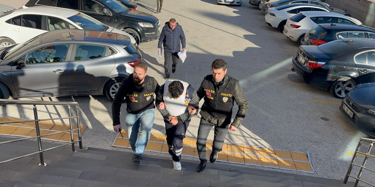 Evinde Boynu Kırılmış Cesedi Bulundu (2)