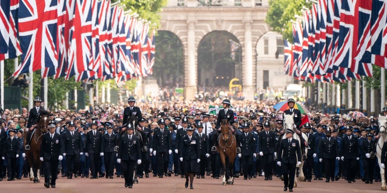 İngiliz Polis Gücü, En Geniş Kapsamlı Güvenlik Taramasından Geçirildi