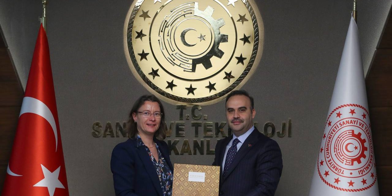 Bakan Kacır, Fransa'nın Ankara Büyükelçisi Dumont'u Kabul Etti