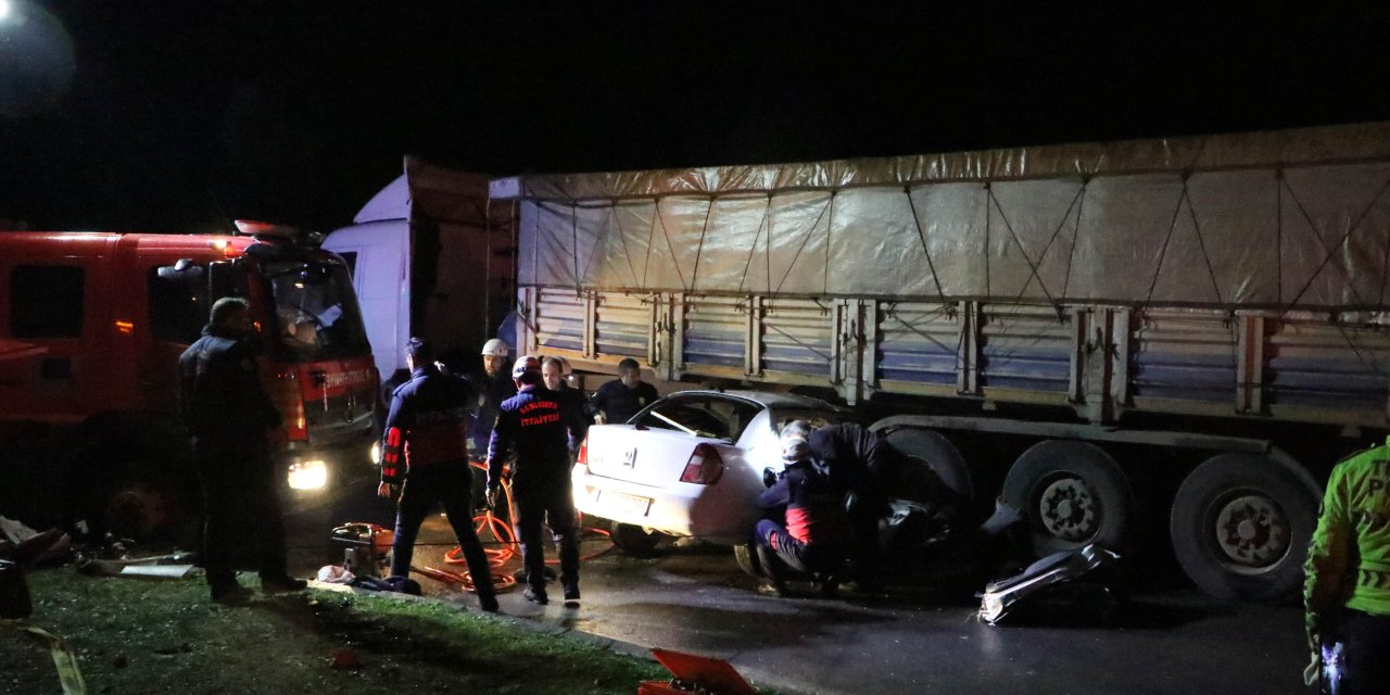 Şanlıurfa'da, Otomobil Tır’ın Altına Girdi: 3 Ölü, 2 Yaralı