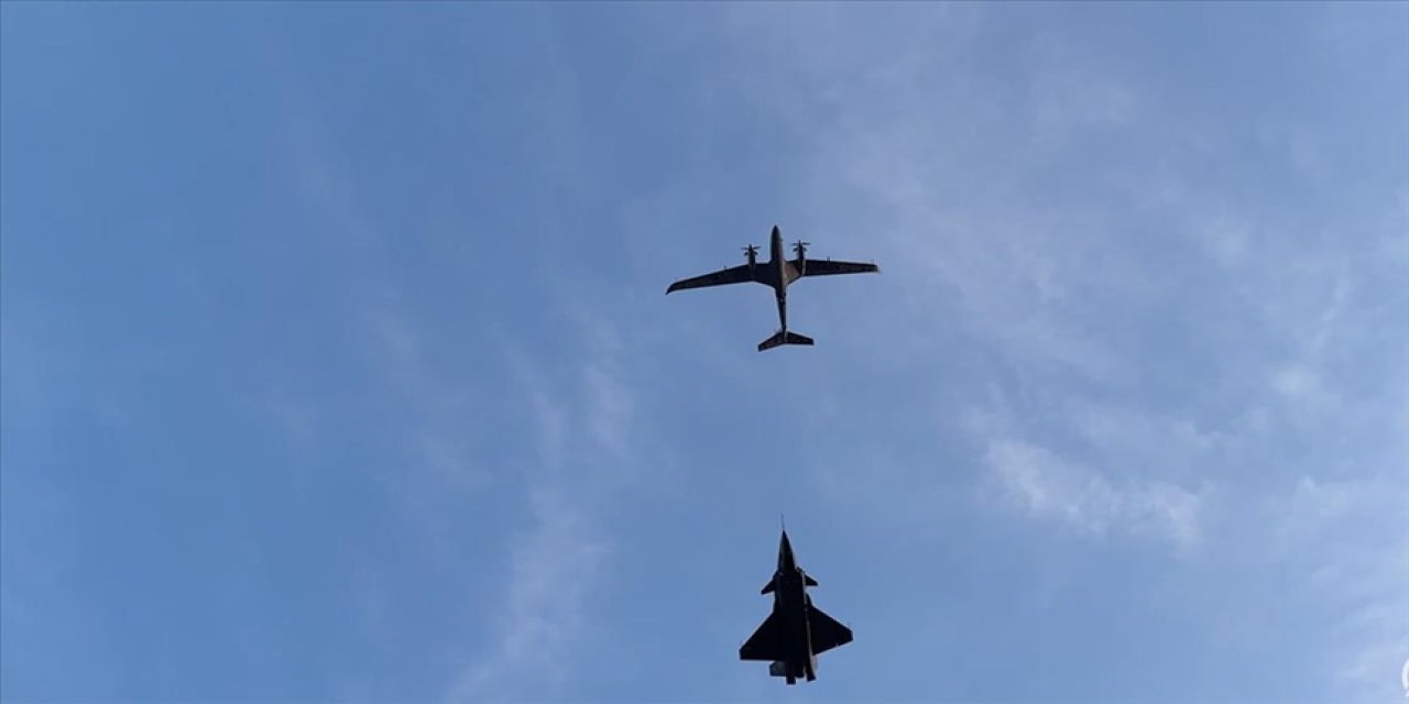 Bayraktar Kızılelma ve Bayraktar Akıncı kol uçuşu gerçekleştirdi