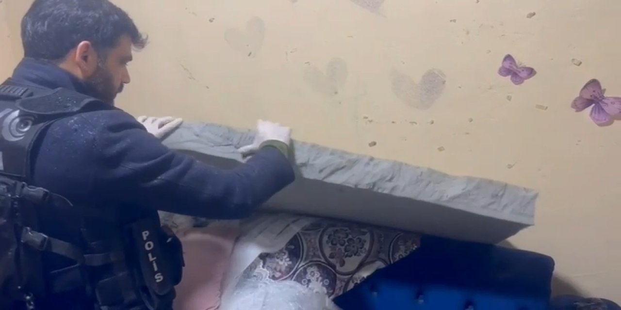 Yer Yatağı Süngerinin İçinden Uyuşturucu Çıktı