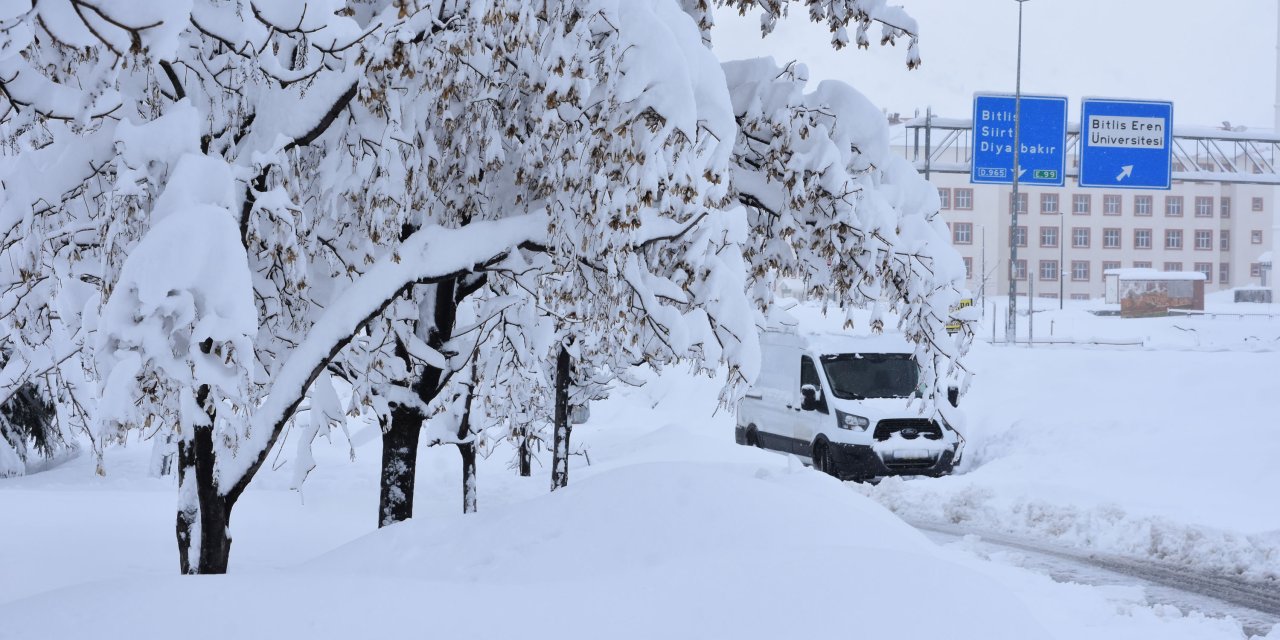 Bitlis'te, 266 Köy Yolu Kardan Kapandı