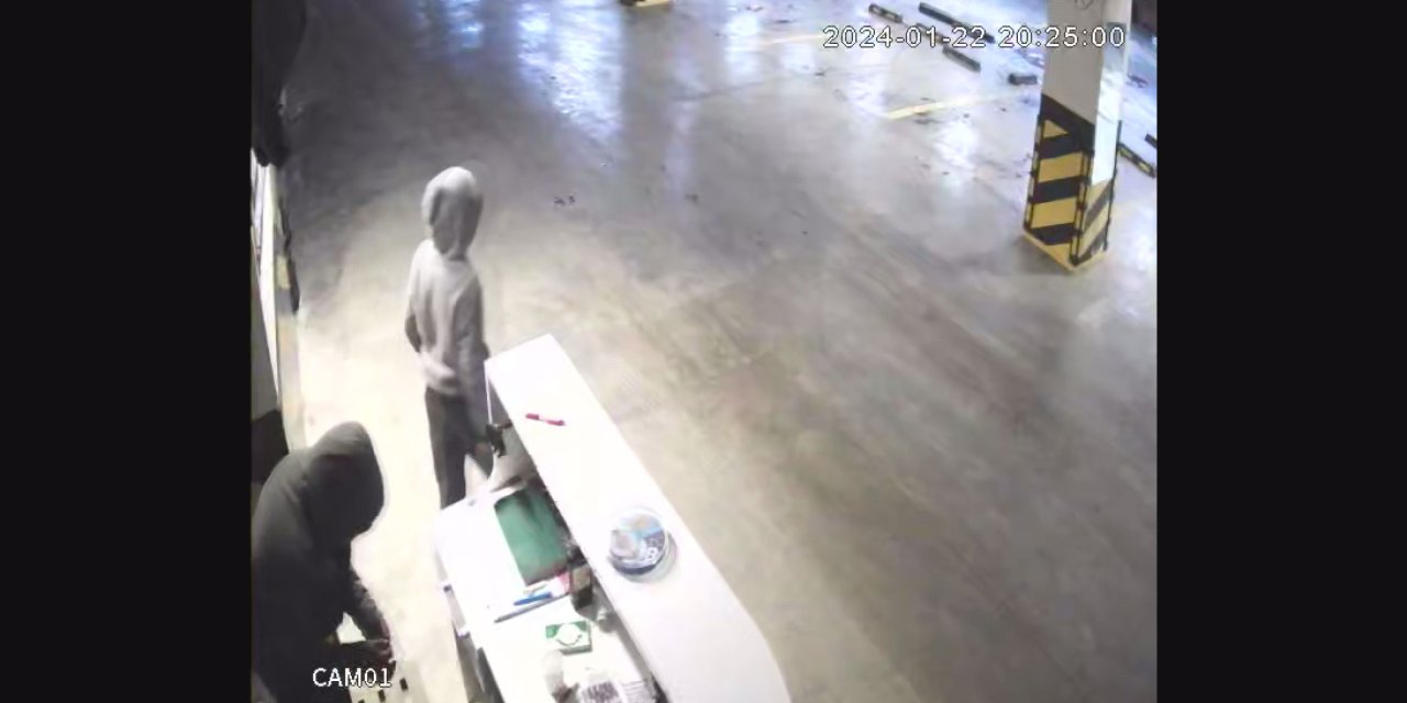 Amasya'da, İki Kardeşin Oto Yıkamacıdaki Hırsızlığı Kamerada