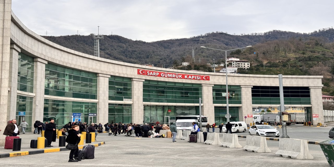 Sarp Sınır Kapısı'ndan 2023'te 6 milyonu aşkın yolcu geçişi oldu