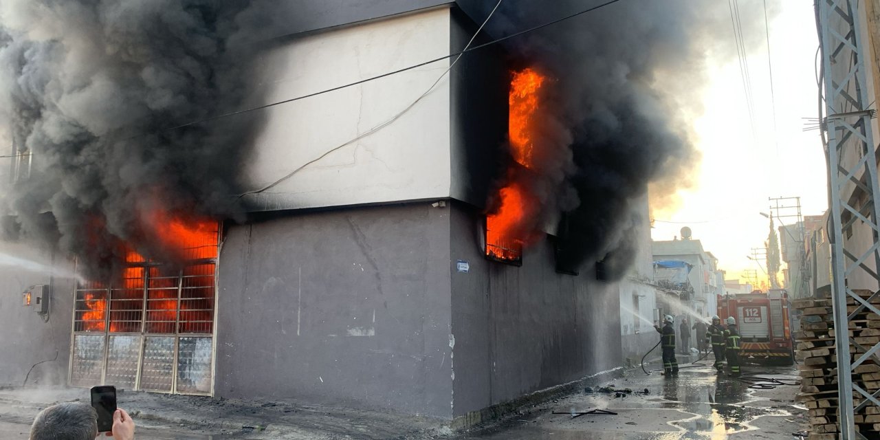 Adana'da Sünger Fabrikasında Yangın