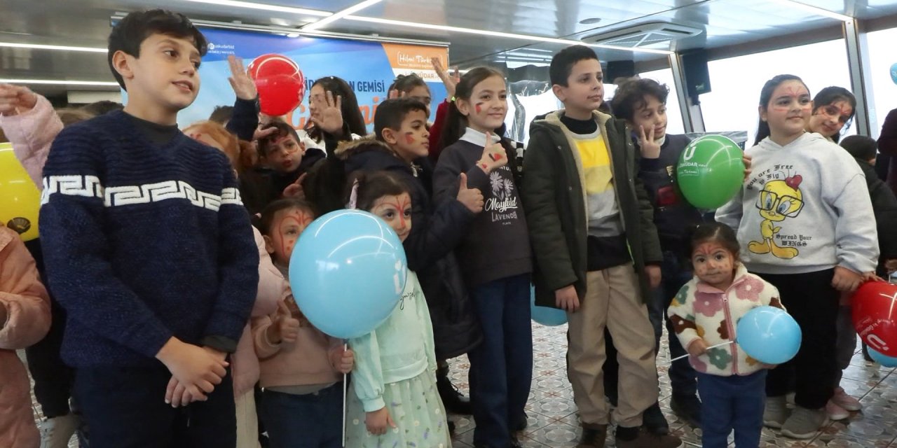 Gazzeli Çocuklar Boğaz Turu Yaptı