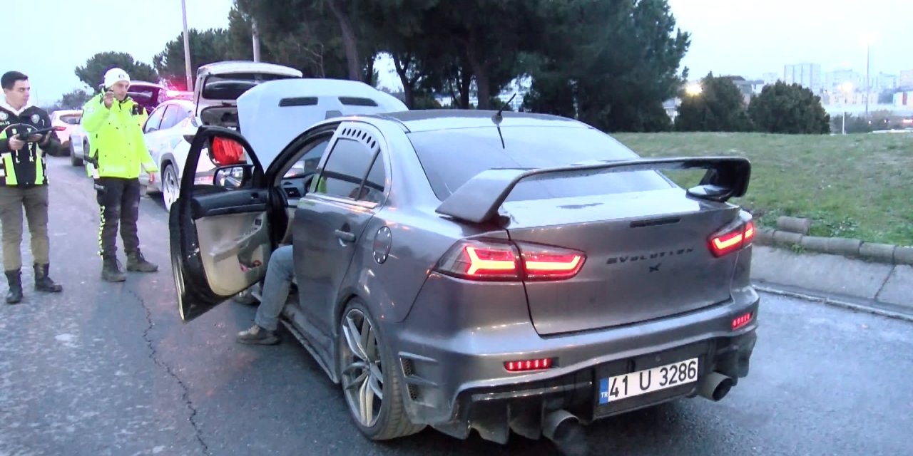 İstanbul'da Emniyet Şeridi Kullananlara Ceza Yağdı