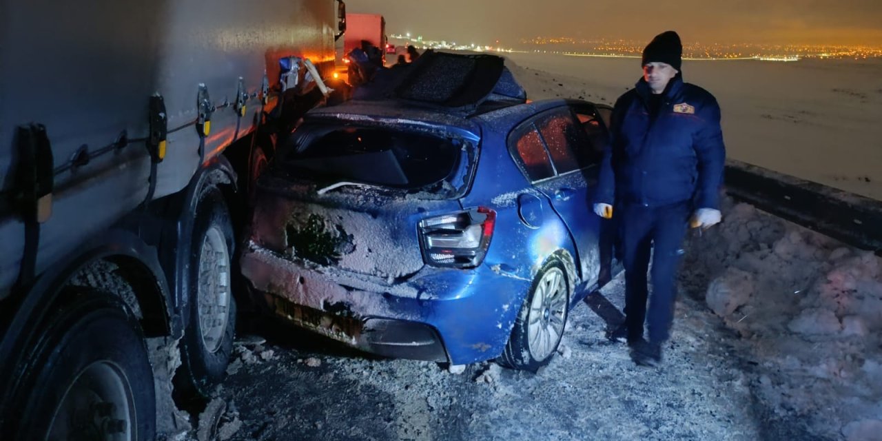 Iğdır’da Karlı Yolda Kayan Otomobil Tır'a Çarptı: 1 Ölü, 1 Yaralı