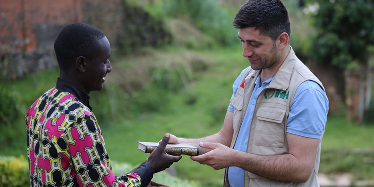 İhh: 2023’te 9 Ülkede 24 Bin 370 Adet Kur’an-ı Kerim Hediye Edildi