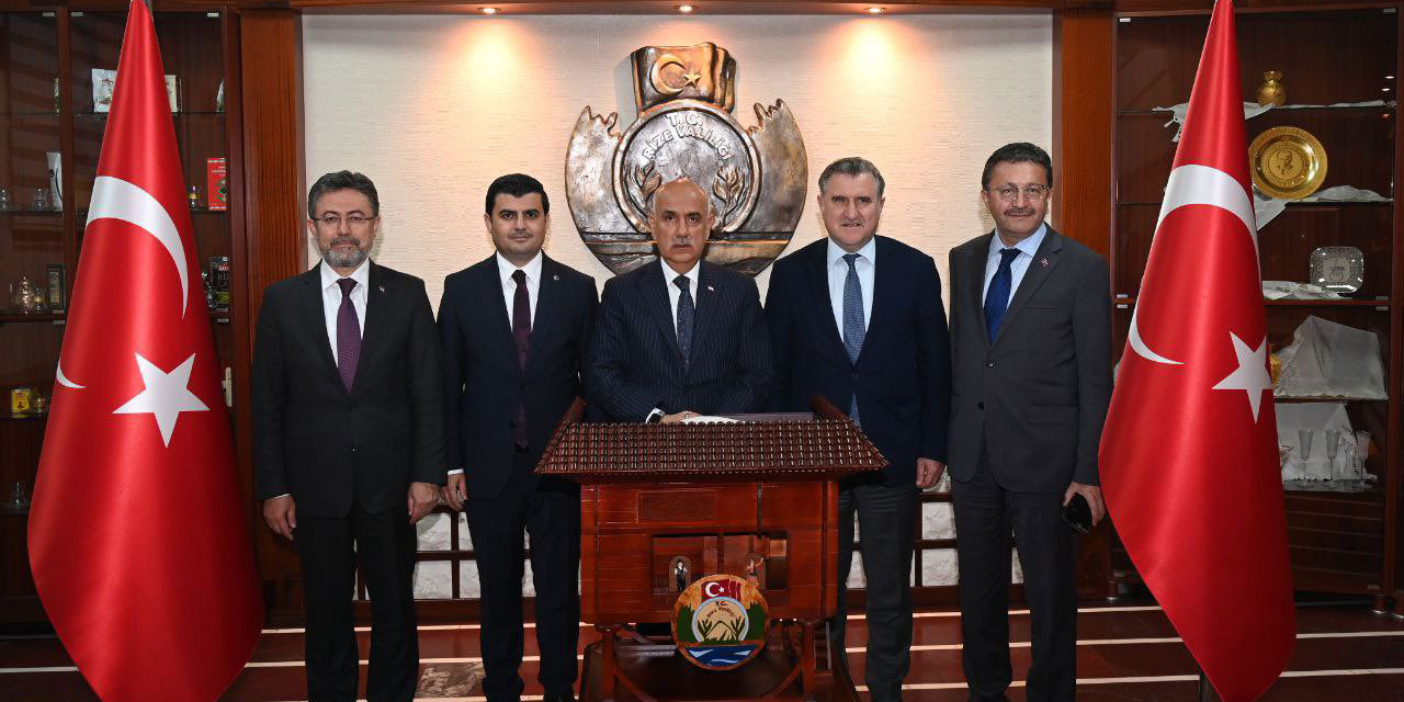 Bakan Kirişci, Rize Valiliğini ziyaret etti, AK Parti teşkilatıyla bir araya geldi