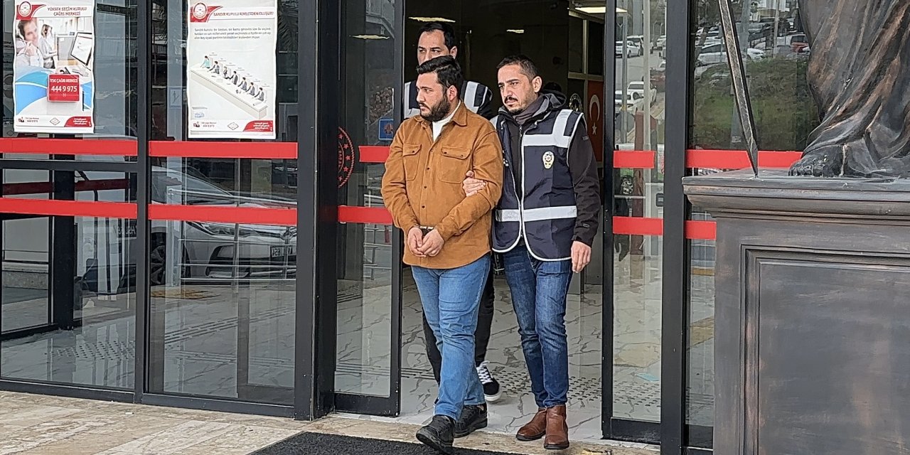 Bıçakla Türk Bayrağını Kesen Şüpheli Tutuklandı