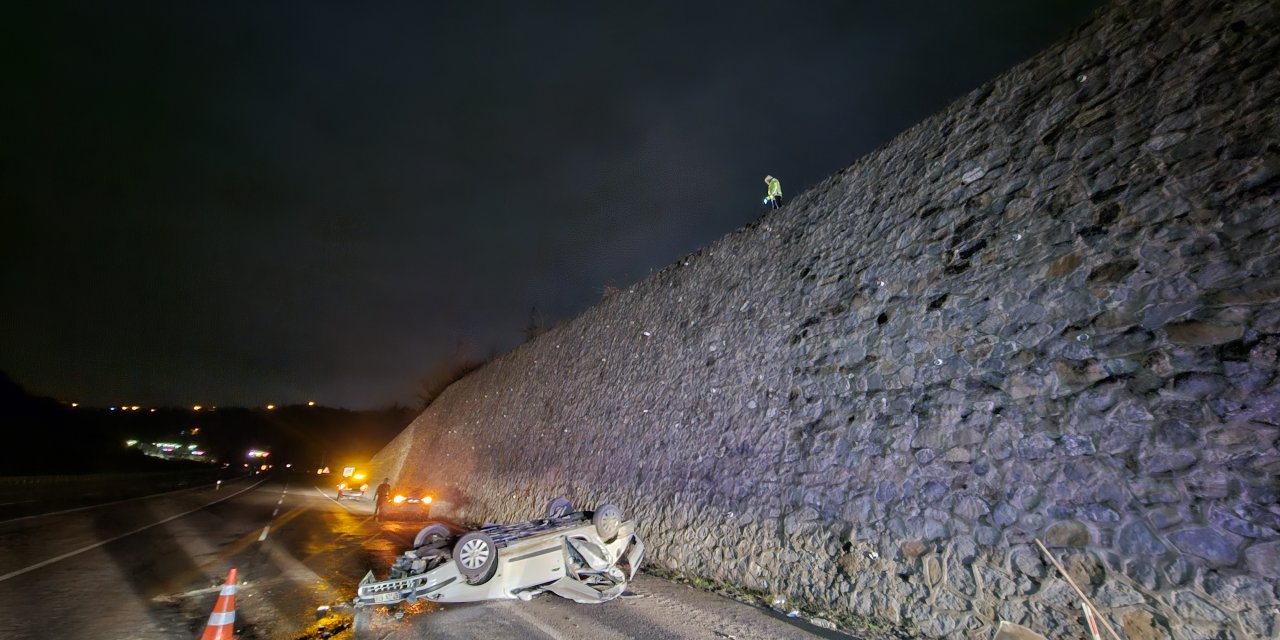 Otomobil 15 Metreden Anayola Düştü: 2 Ölü, 1 Yaralı