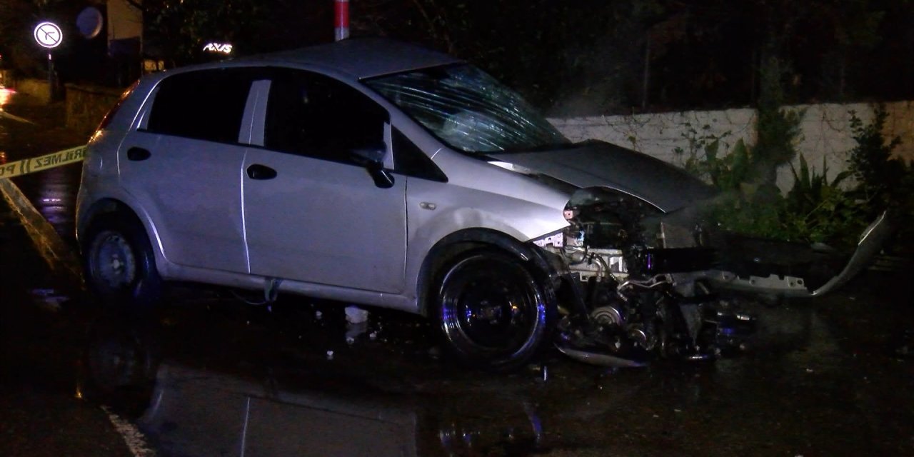 Pendik'te Otomobil Evin Bahçe Duvarına Çarptı: 2 Yaralı