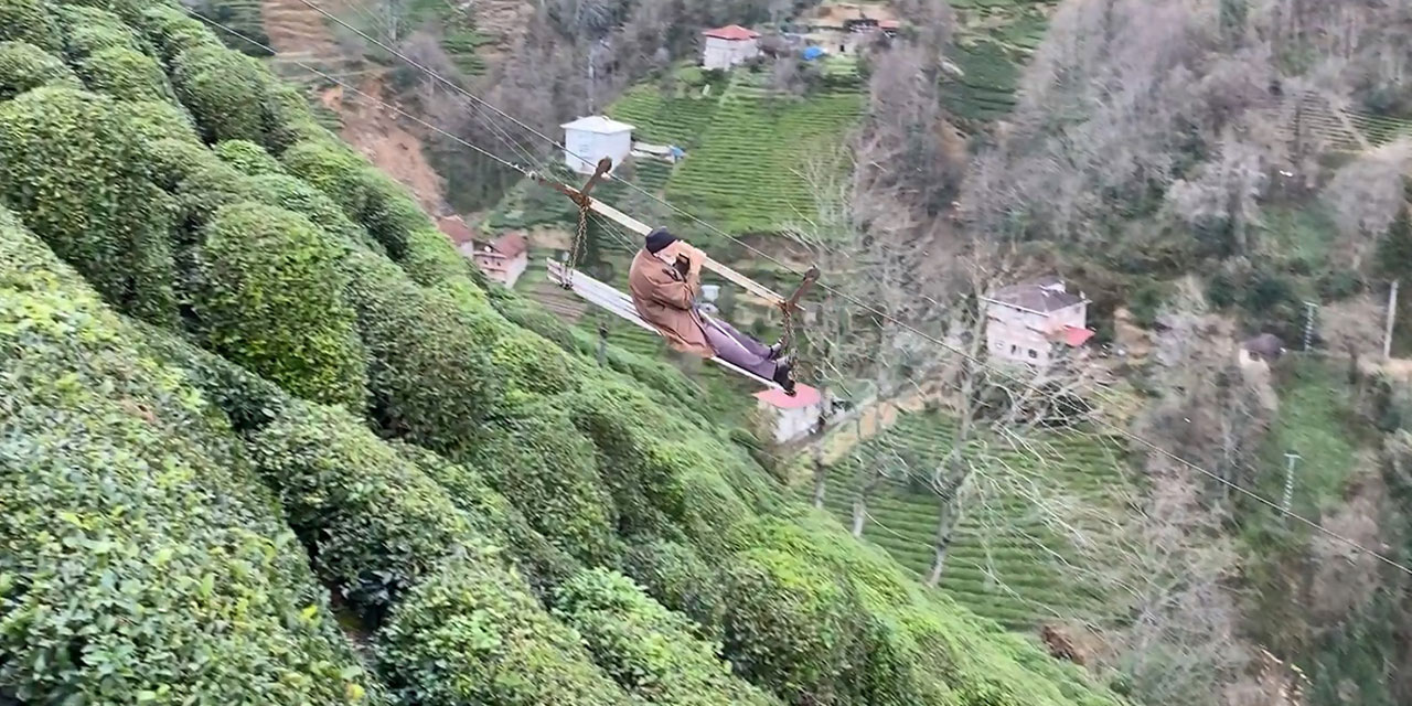 90 Yaşında, 35 Yıldır Evine 75 Metre Yüksekten Geçen İlkel Teleferik İle Ulaşıyor