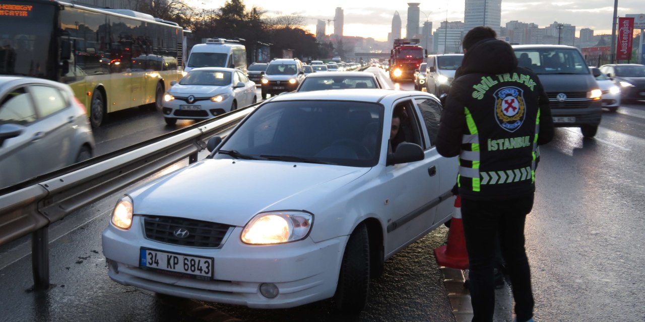 Üsküdar’da Çakar Ve Emniyet Şeridi Denetimi