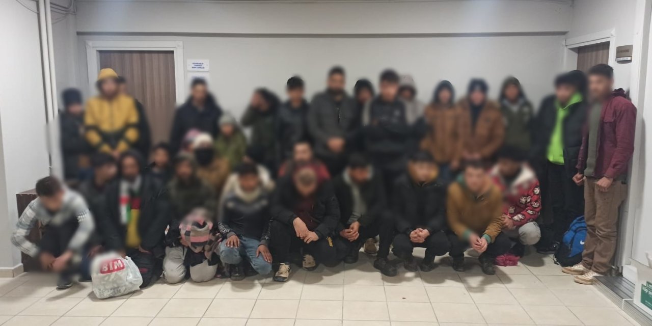 Bursa'da Durdurulan 2 Minibüste, 2'si Organizatör 47 Kaçak Göçmen Yakalandı