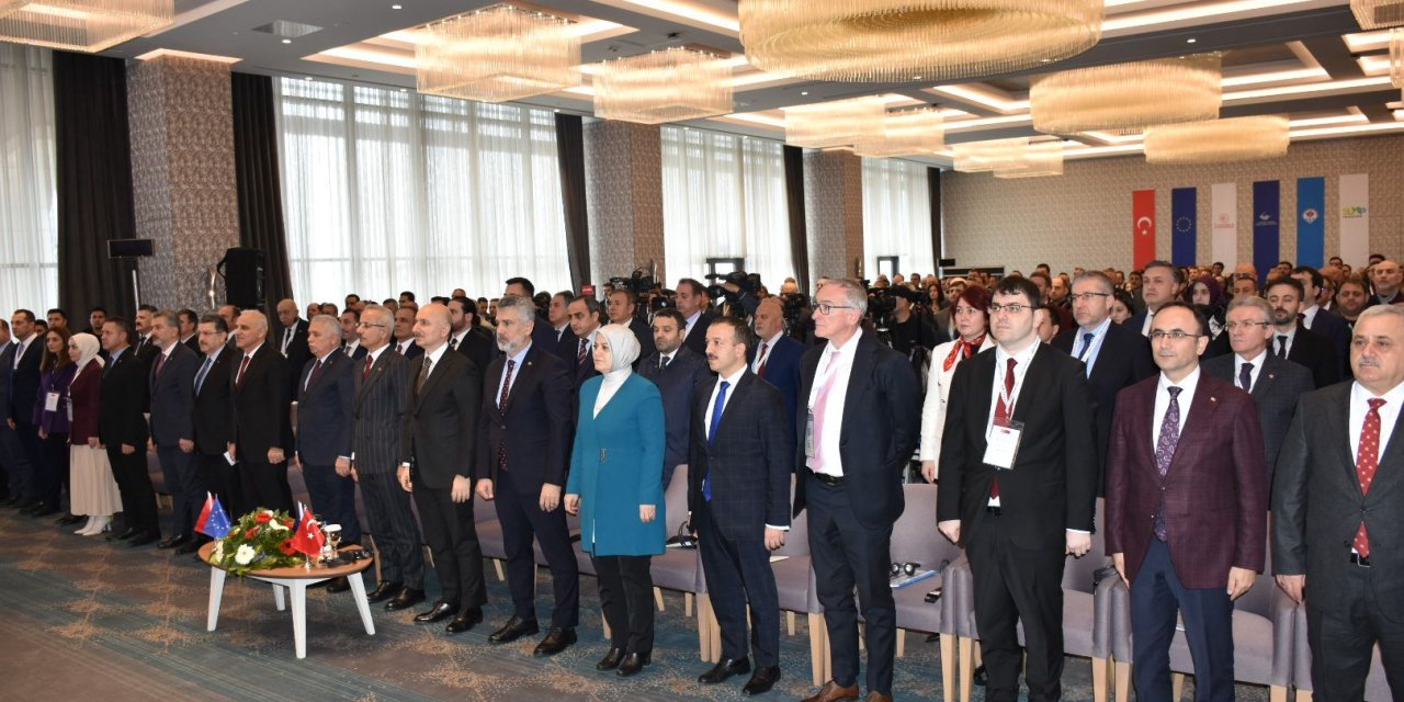 Bakan Uraloğlu: Ulaşım Ve İletişim Yatırımlarını Kalkınmanın Temeli Olarak Görüyoruz