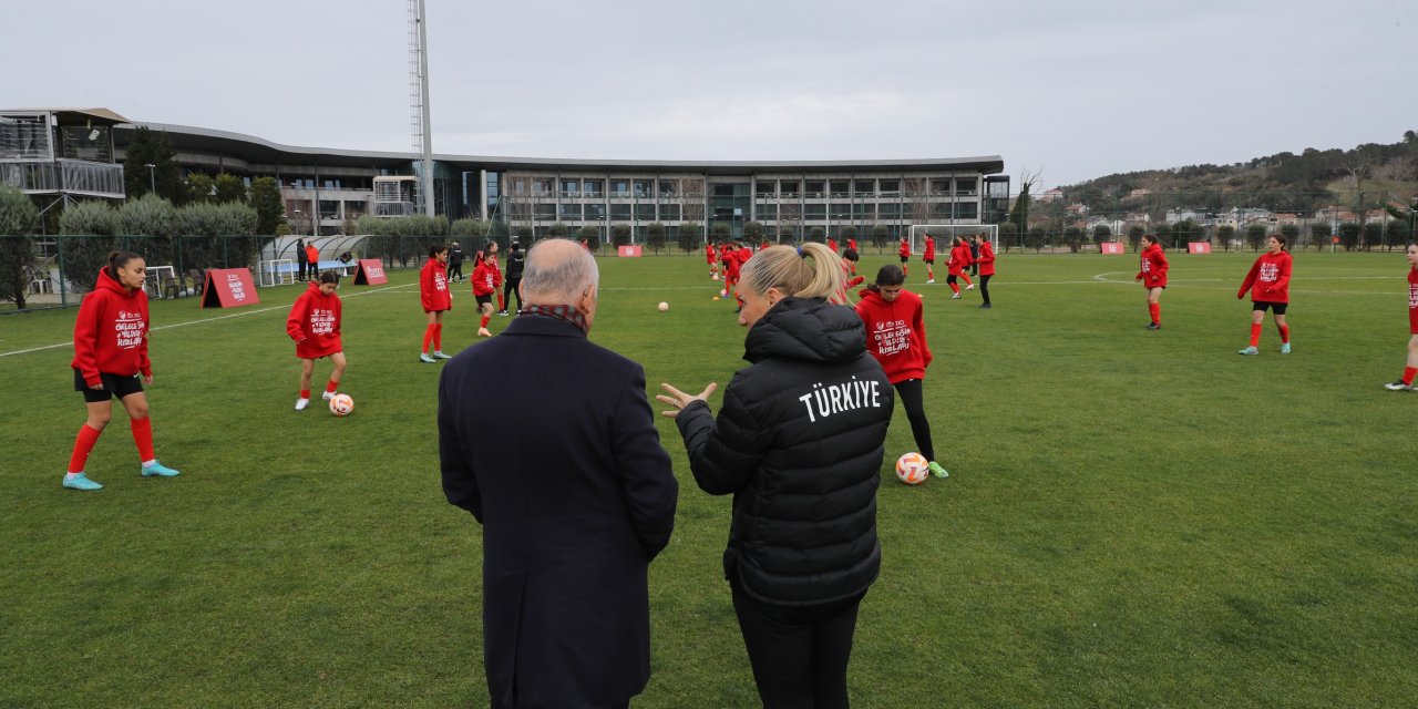 Geleceğin Yıldız Kızları Projesi'nin U15 Hazırlık Kampı Başladı
