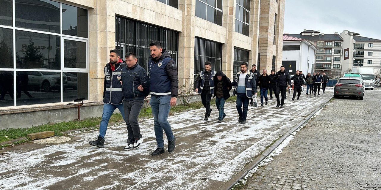 Kütahya’da Kaçak Silah Ticareti Şüphelileri Adliyede