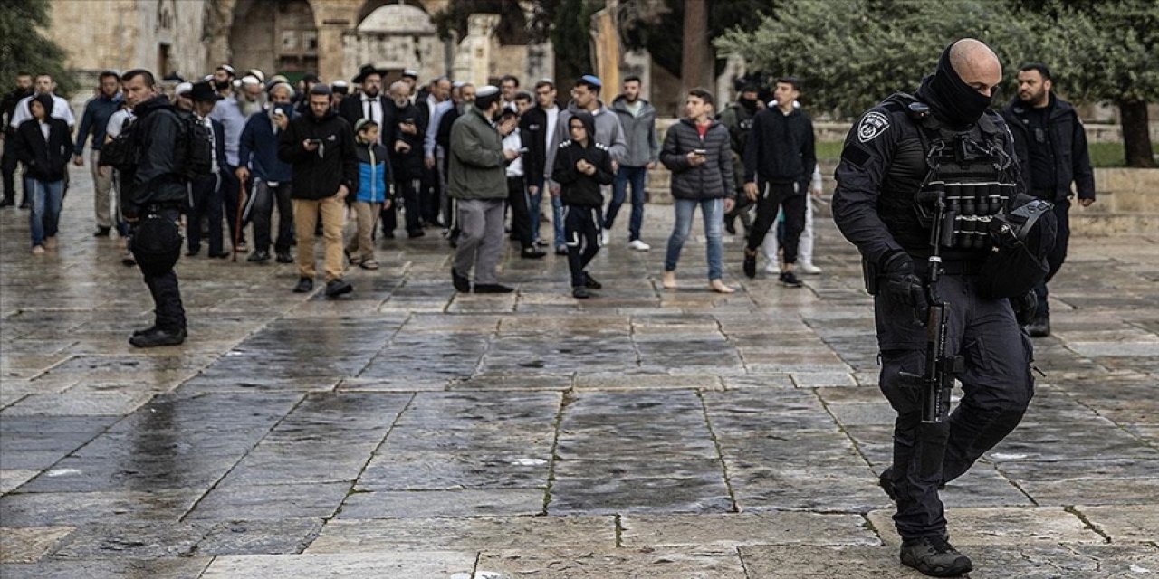 Yüzlerce fanatik Yahudi'den Mescid-i Aksa'ya baskın
