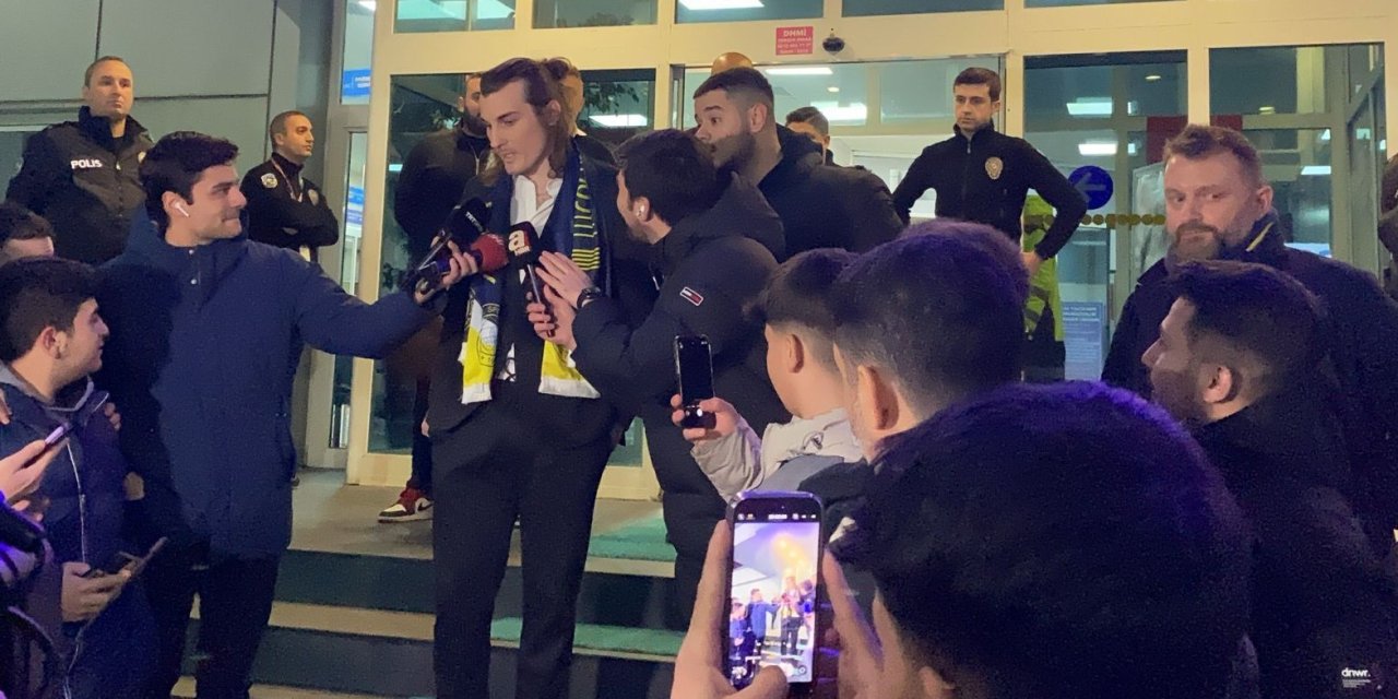 Fenerbahçe'nin Transfer Görüşmelerine Başladığı Milli Futbolcu Çağlar Söyüncü İstanbul'da