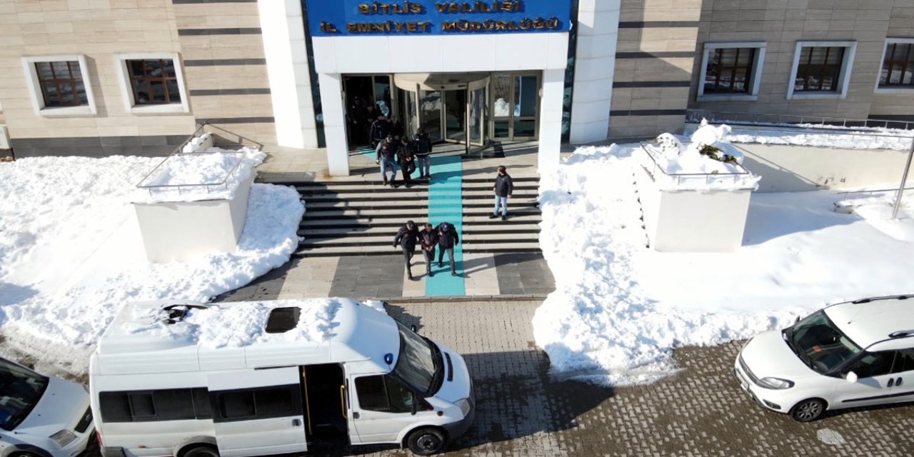 Bitlis Ve Van’da Göçmen Kaçakçılarına Operasyon: 6 Tutuklama