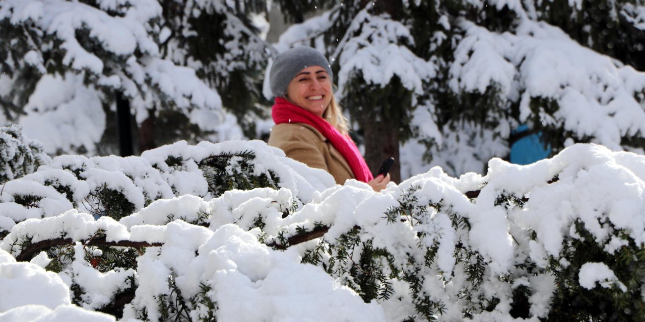 Van'da 451 Yerleşim Yerinin Yolu Kardan Kapandı