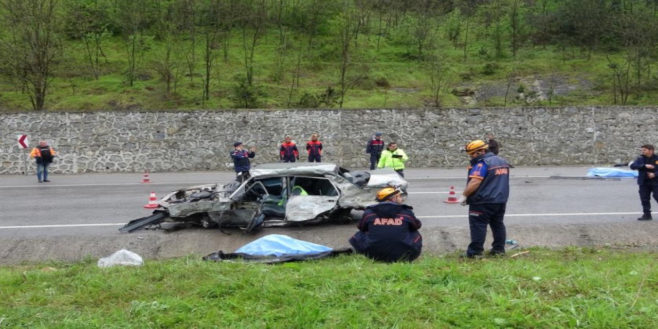 Tofaş hurdaya döndü: 3 ölü, 1 yaralı